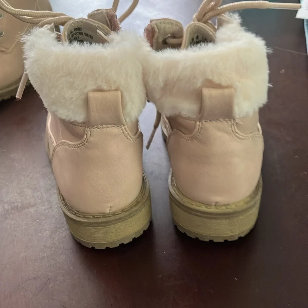 Girls size 8 beige with white fur boots